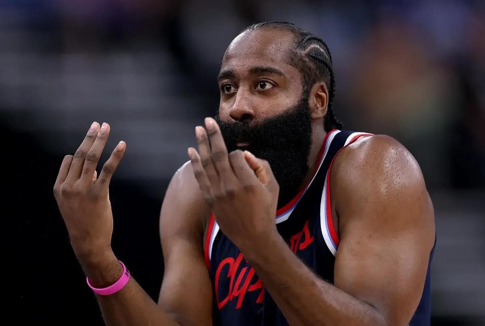 开云娱乐 -冲刺阶段洛杉矶快船回应争议——NBA总决赛节点到来，目标明确，高层口径保持一致(nba总决赛开打时间2024最新通知)